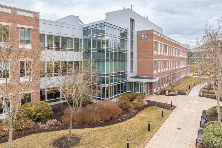 55 Blue Sky Dr, Burlington, MA for lease - Primary Photo - Image 1 of 5