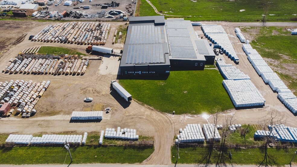 260 Centre St, Petrolia, ON for sale - Building Photo - Image 3 of 21