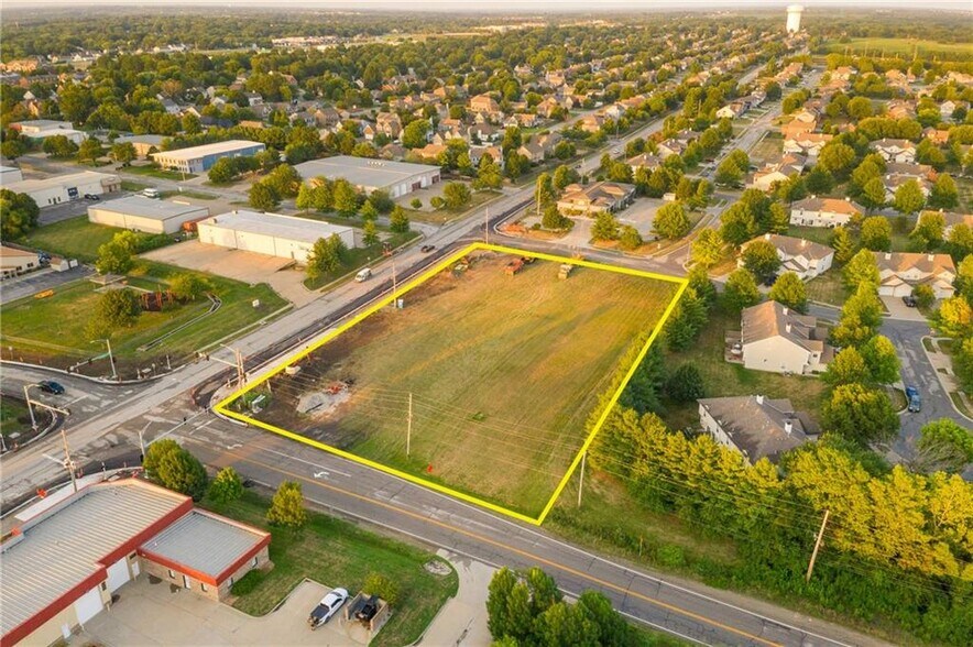 1270 Broadway Dr, Lees Summit, MO 64081