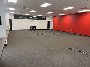 772 Greison Trl, Newnan, GA for lease Interior Photo- Image 2 of 12