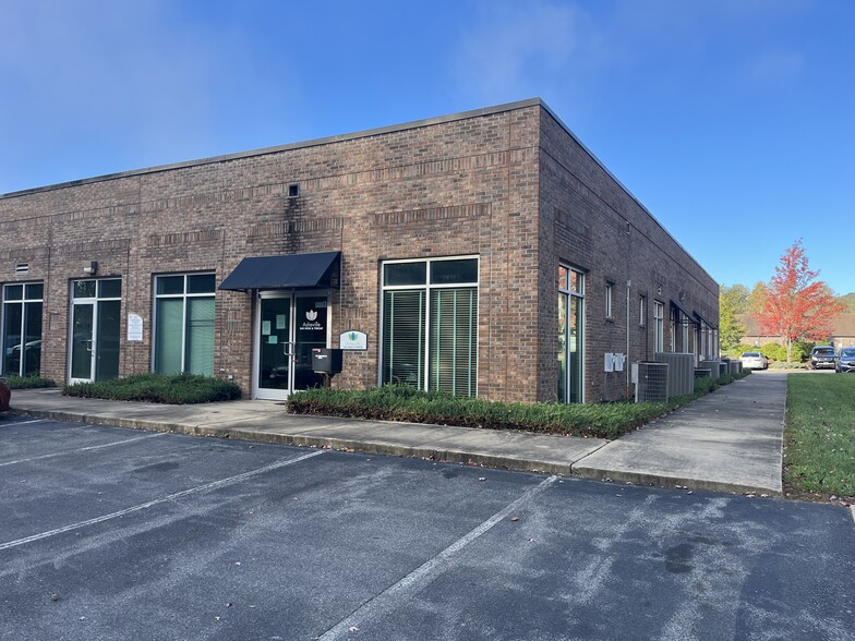 188 Medical Park Dr, Brevard, NC for lease - Building Photo - Image 1 of 4
