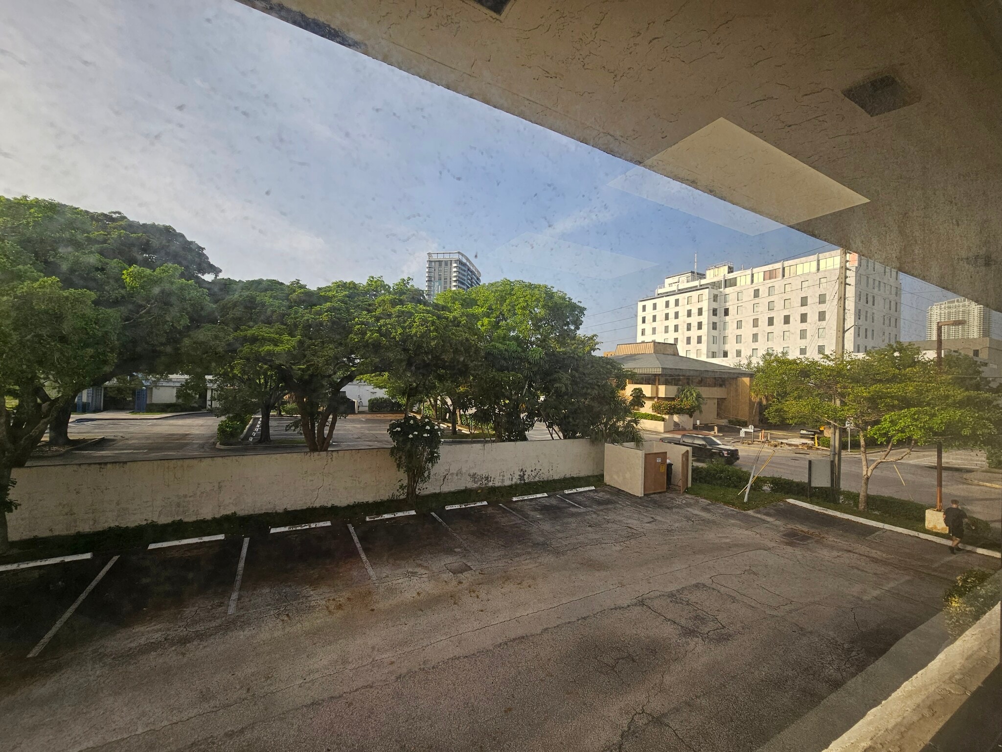 501 Golden Isles Dr, Hallandale Beach, FL for lease Building Photo- Image 1 of 2