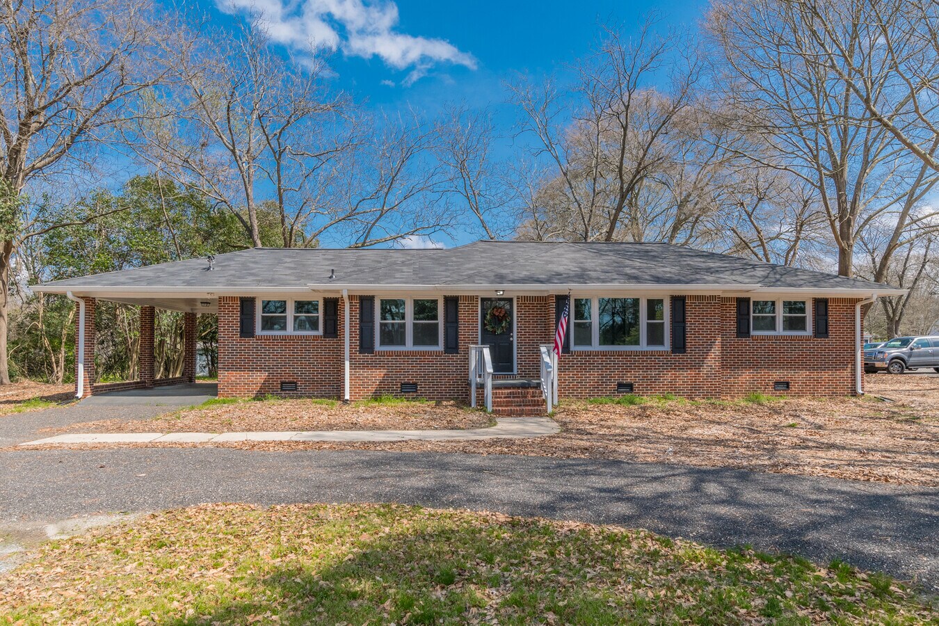 4212 Logan Dr, Loganville, GA 30052