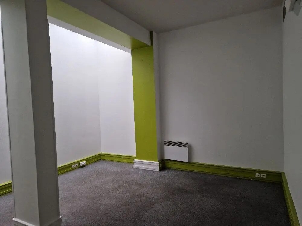 Office in Paris for lease Interior Photo- Image 1 of 5