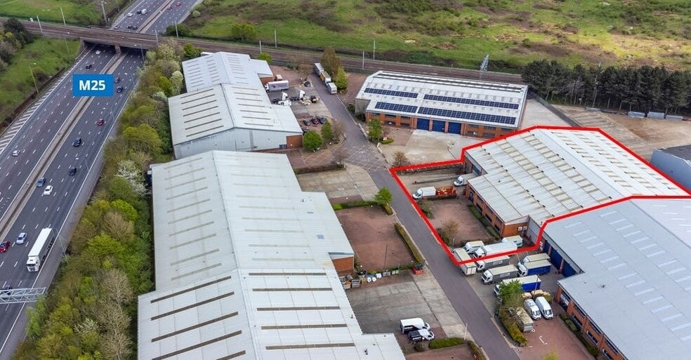 Old Parkbury Ln, St Albans for lease - Building Photo - Image 2 of 11