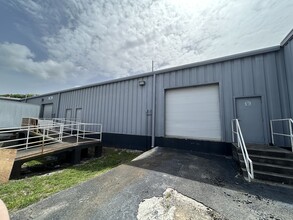 6557 Garden Rd, Riviera Beach, FL for lease Building Photo- Image 2 of 5