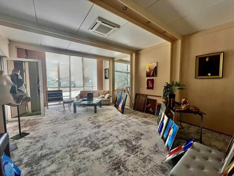 Retail in Saint-Laurent-du-Var for sale - Interior Photo - Image 1 of 4