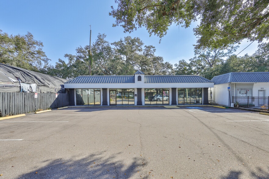 307 S Parsons Ave, Brandon, FL for lease - Building Photo - Image 2 of 42