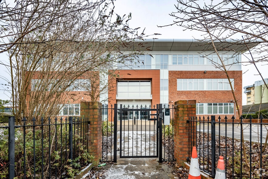 Elevator Rd, Manchester for lease - Building Photo - Image 2 of 3