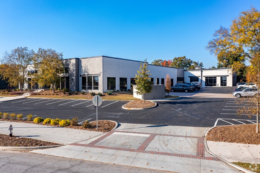 5616 Peachtree Rd, Atlanta, GA for lease - Building Photo - Image 3 of 21