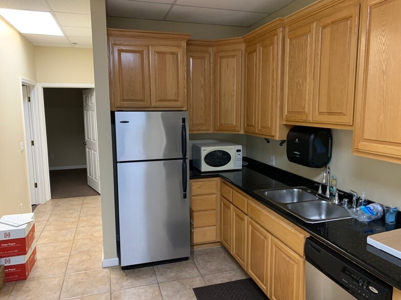 195-197 D'Arcy Pkwy, Lathrop, CA for sale - Building Photo - Image 2 of 9