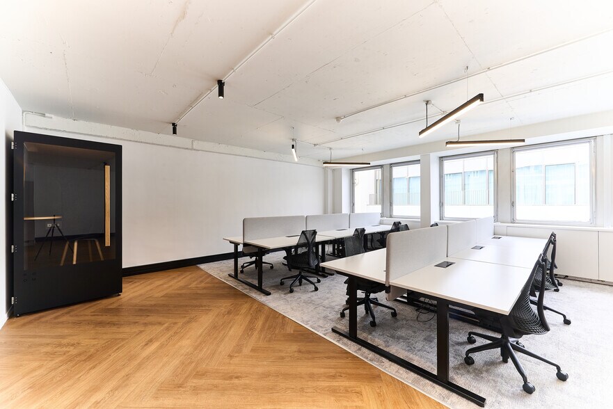 27 Rue De Surène, Paris for lease - Interior Photo - Image 3 of 12
