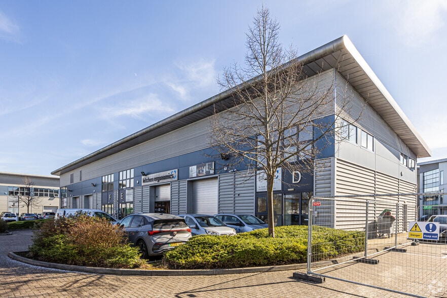 Whittle Way, Stevenage for sale - Primary Photo - Image 1 of 2