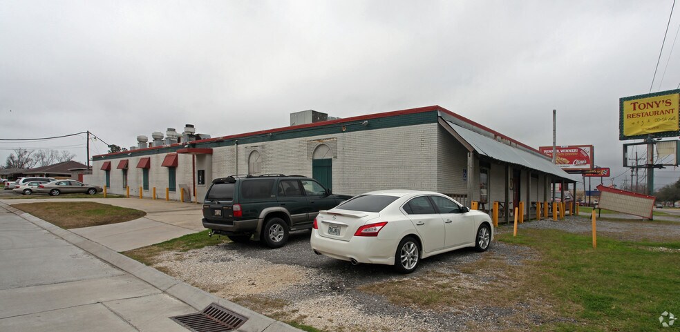 434 E Judge Perez Dr, Chalmette, LA for sale - Primary Photo - Image 1 of 1