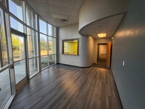 1535 W Parkside Ln, Phoenix, AZ for lease Interior Photo- Image 2 of 4