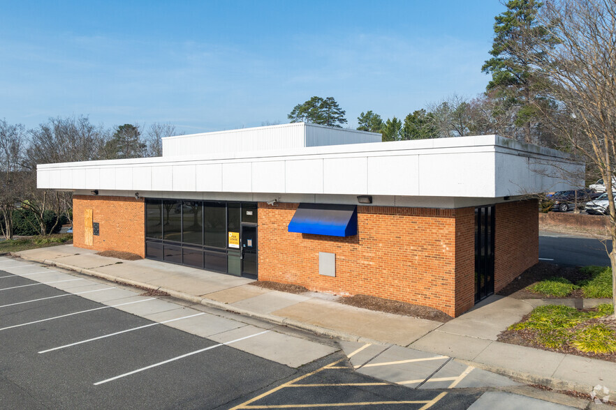 1775 Dobbins Dr, Chapel Hill, NC for sale - Primary Photo - Image 1 of 33