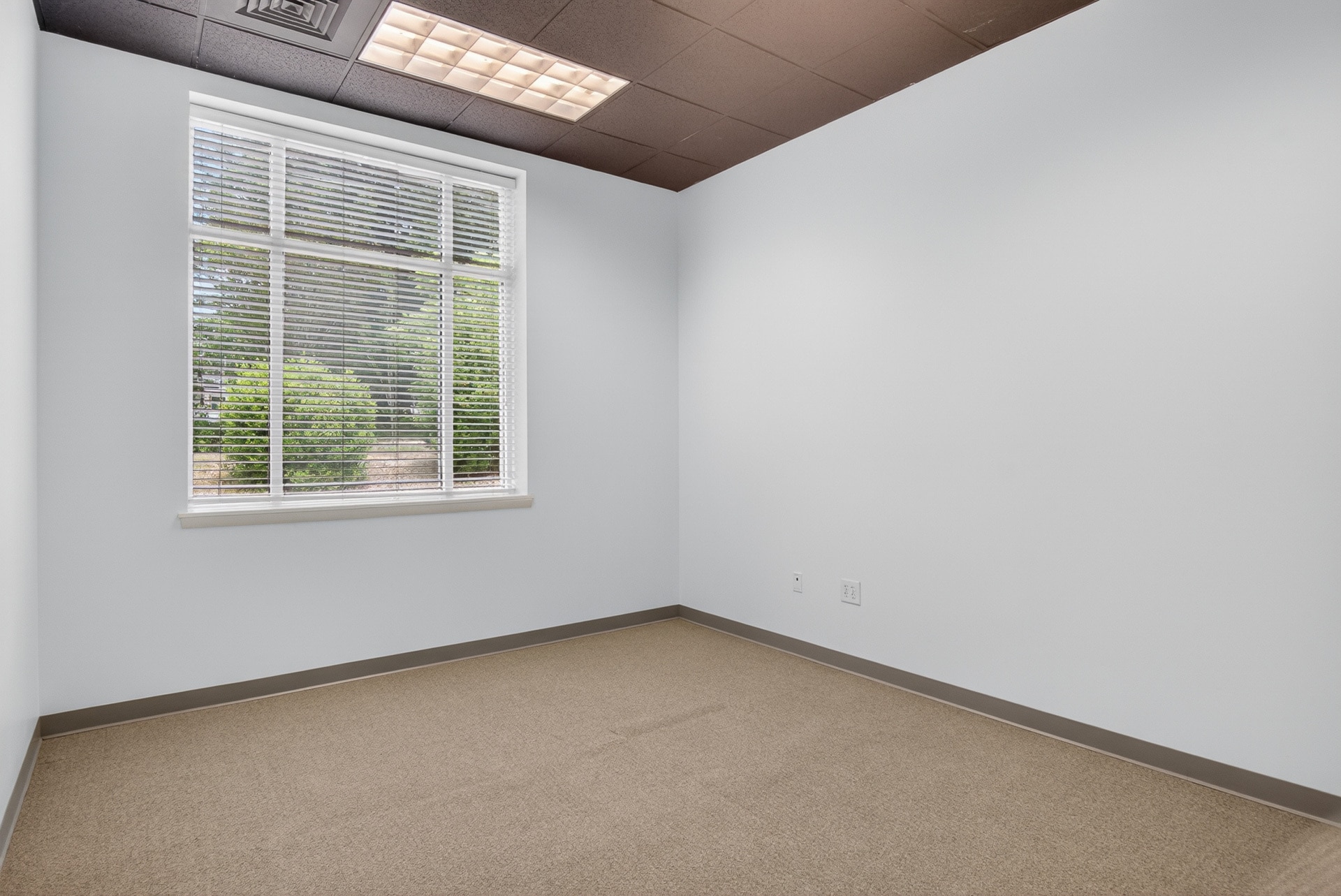 514 Dabney Rd, Henderson, NC for lease Interior Photo- Image 1 of 26