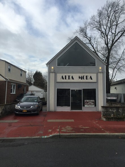 6 Beach Dr, Merrick, NY for sale - Building Photo - Image 1 of 1