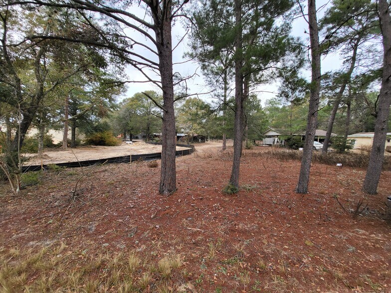 93 Kings Lake Blvd, Defuniak Springs, FL for sale - Primary Photo - Image 1 of 1