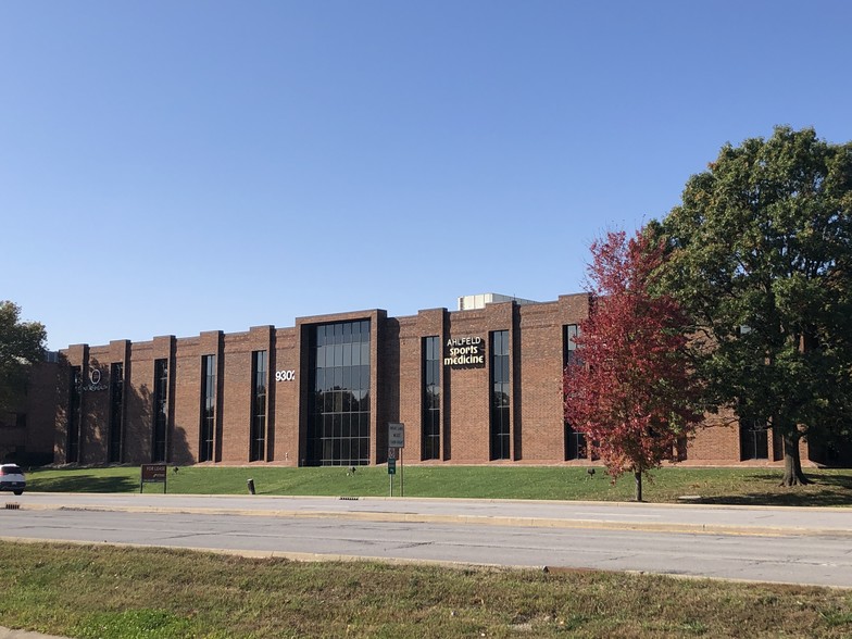 9302 N Meridian St, Indianapolis, IN for lease - Building Photo - Image 1 of 3