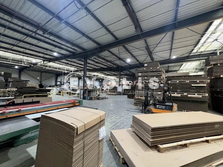 Office in Dagneux for lease - Building Photo - Image 2 of 17