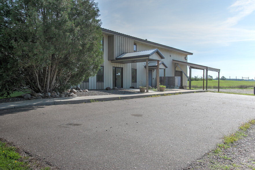 1525 Industrial Park Blvd, Mora, MN for sale - Primary Photo - Image 1 of 38