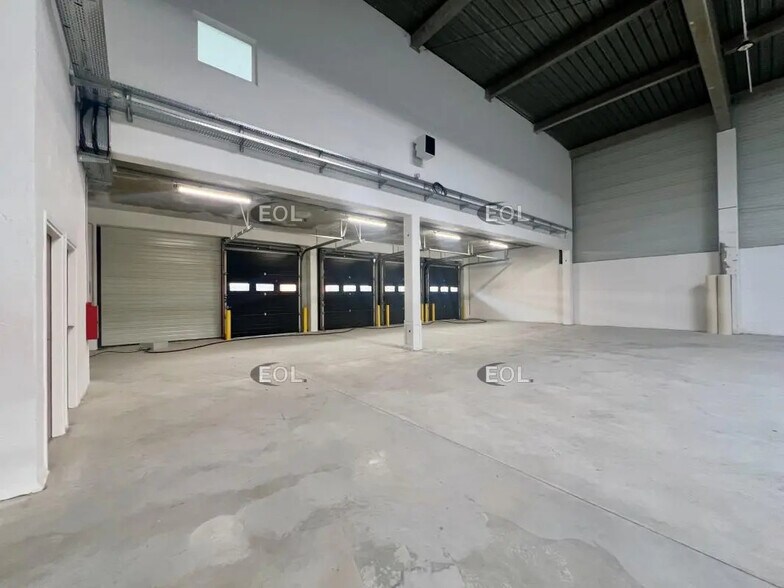 Industrial in Le Blanc-Mesnil for lease - Interior Photo - Image 1 of 4