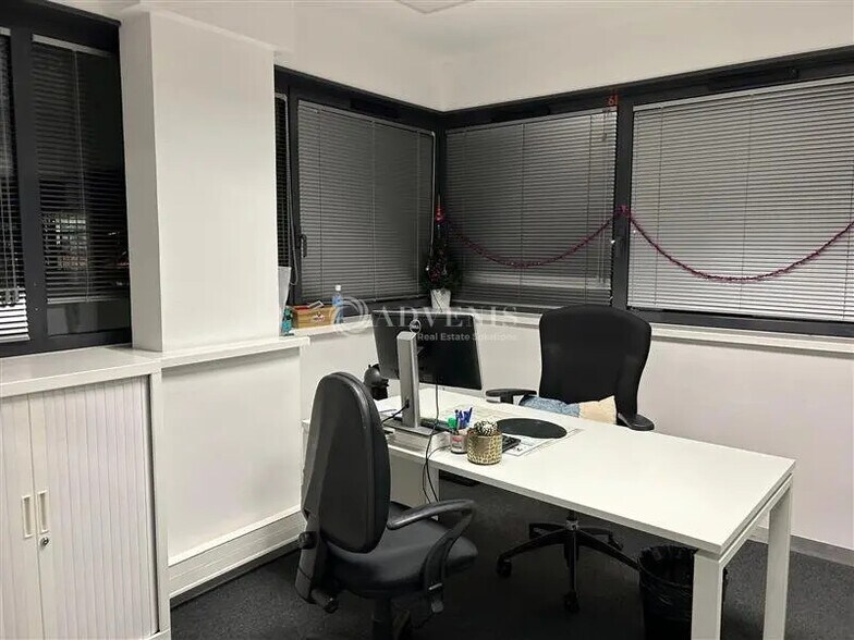 Office in Tours for lease - Interior Photo - Image 2 of 5