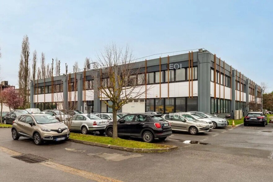 Flex in Gennevilliers for lease - Building Photo - Image 1 of 7