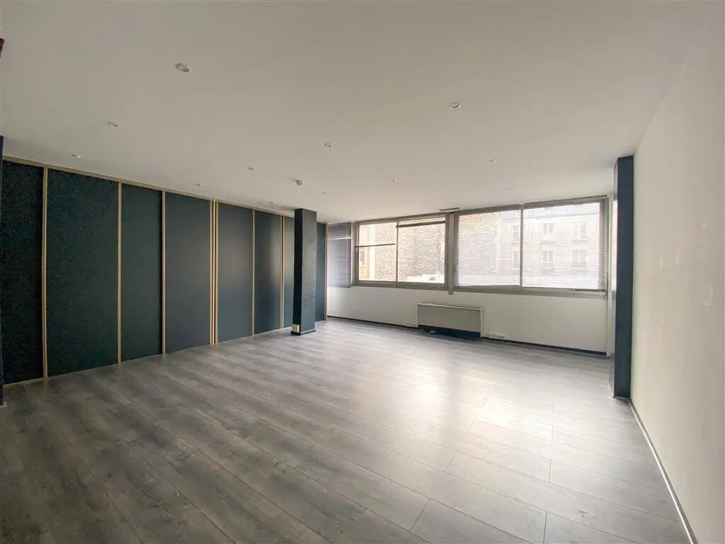 Office in Paris for lease Building Photo- Image 1 of 6