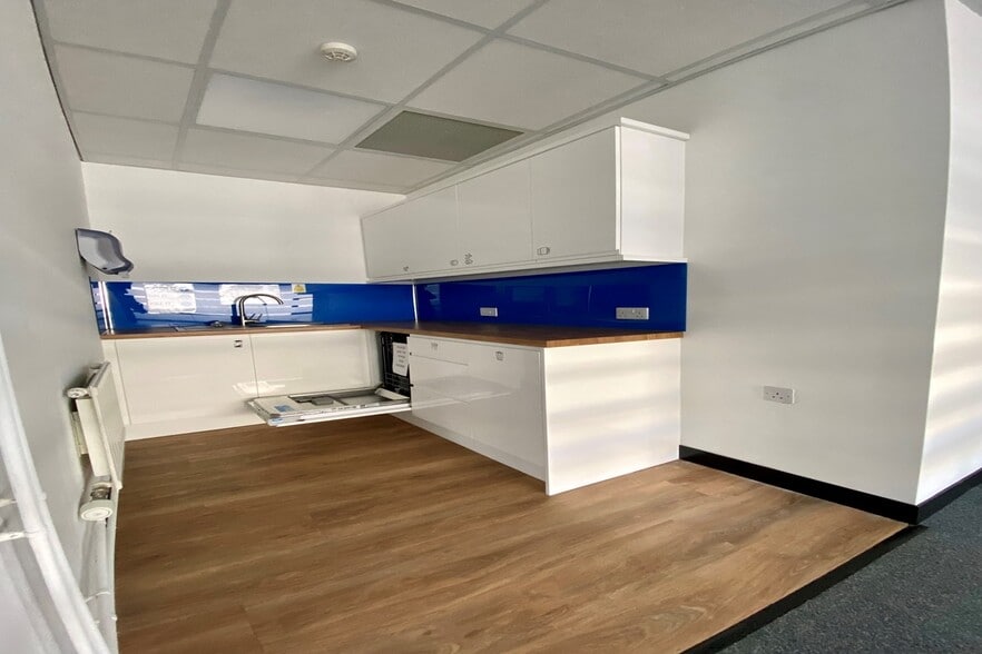 Barnett Way, Gloucester for lease - Interior Photo - Image 2 of 10