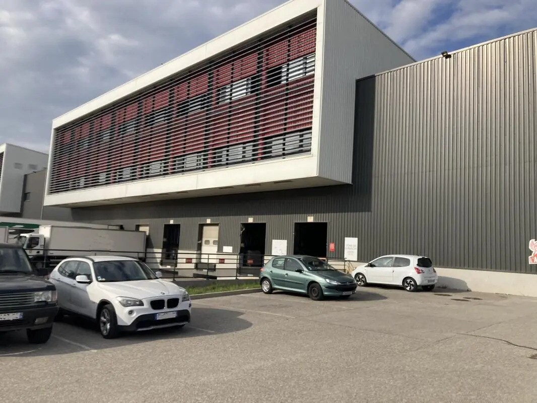 Industrial in La Crau for lease Building Photo- Image 1 of 8