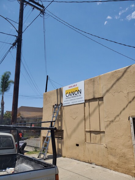 1851-1855 East 63rd St, Los Angeles, CA for lease - Building Photo - Image 1 of 2