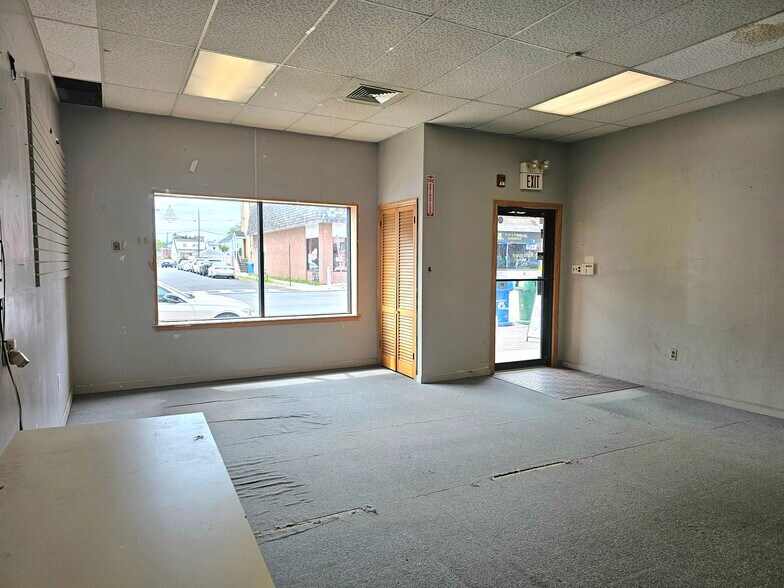 82 Main St, Woodbridge, NJ for lease - Building Photo - Image 2 of 6
