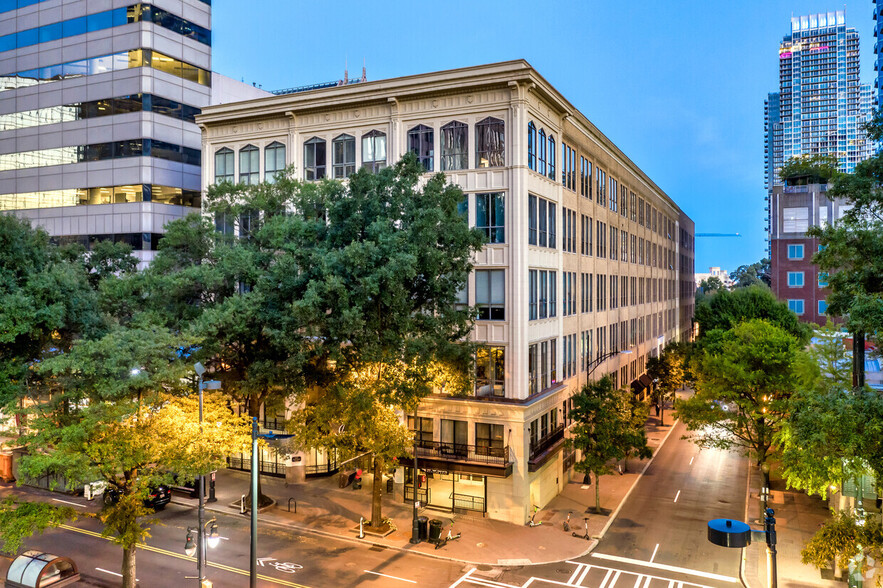 127 N Tryon St, Charlotte, NC for lease - Building Photo - Image 1 of 7