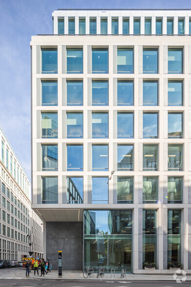 51 Gresham St, London for lease - Building Photo - Image 3 of 7