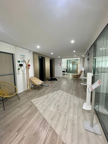 52 Quai Des Carrieres, Charenton-le-Pont for lease - Lobby - Image 1 of 8
