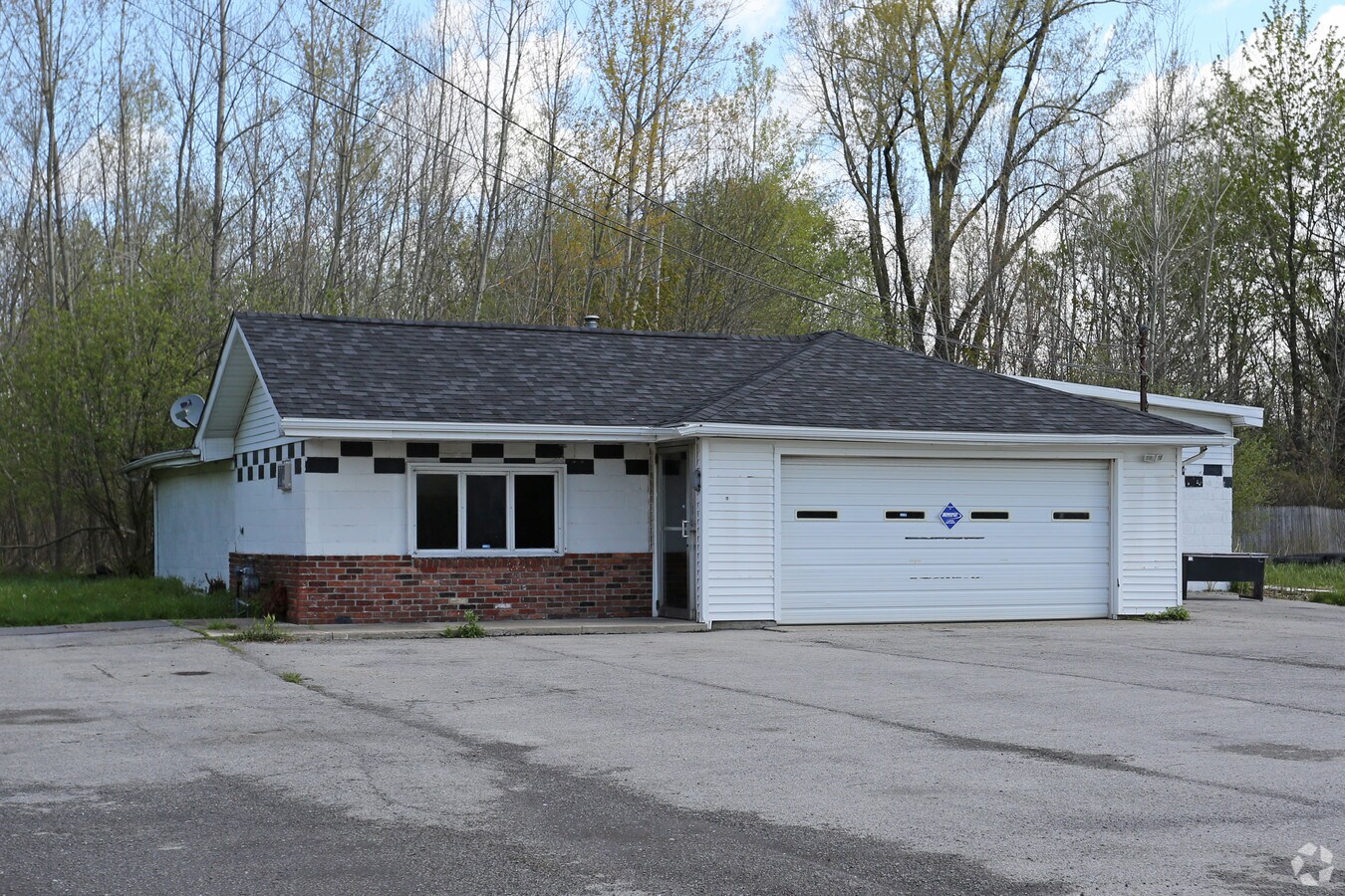 13722 Main Rd, Akron, NY 14001