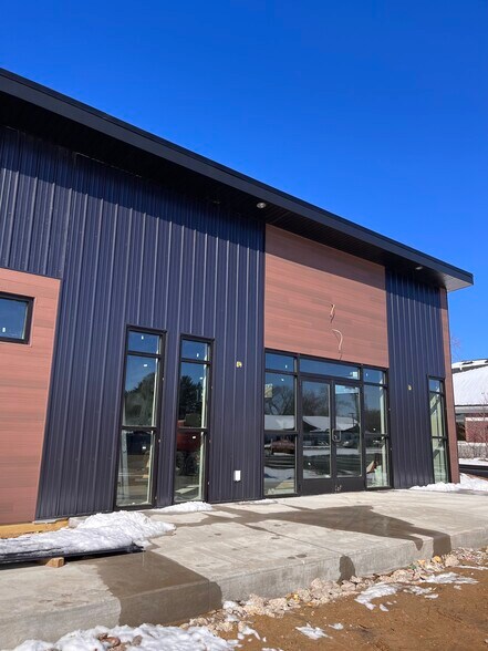 7721 Georgetown Center Dr, Georgetown Township, MI 49428 | LoopNet