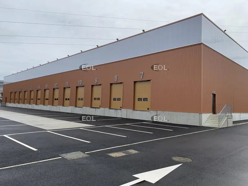 Industrial in Le Coudray-Montceaux for lease Building Photo- Image 1 of 7