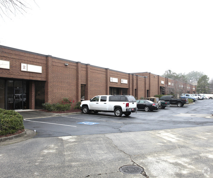 819 Pickens Industrial Dr, Marietta, GA for lease - Building Photo - Image 2 of 4