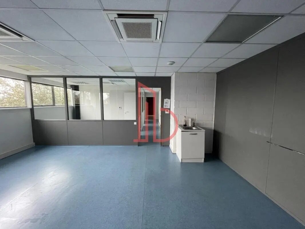 Office in Pessac for lease Interior Photo- Image 1 of 6