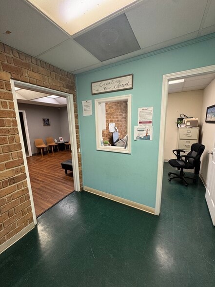 1539 Parental Home Rd, Jacksonville, FL for lease - Interior Photo - Image 3 of 19