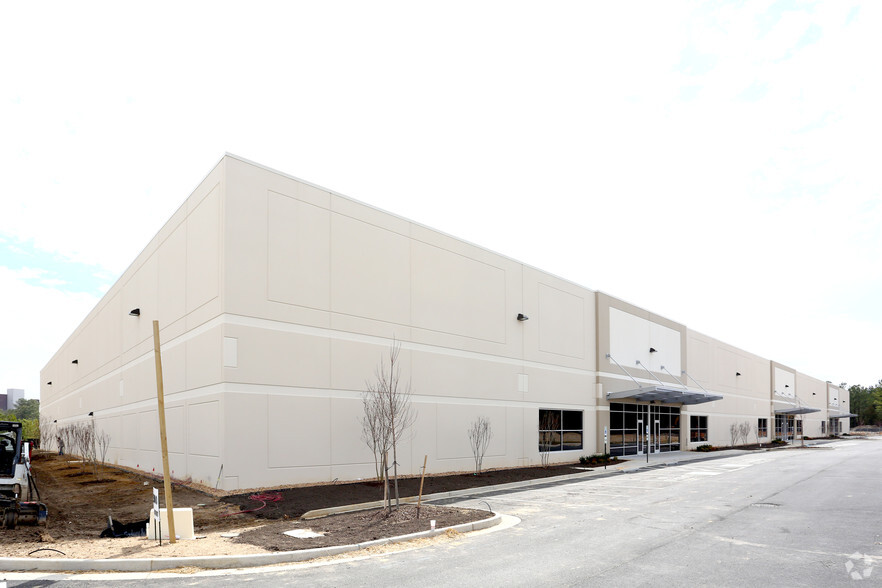 5800-5850 Eastport Blvd, Richmond, VA for lease - Building Photo - Image 1 of 4