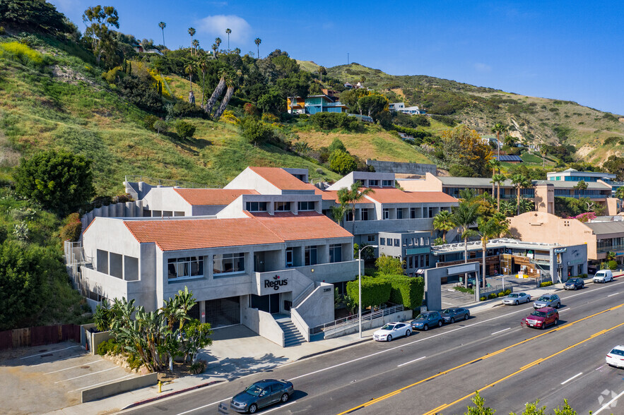 22809 Pacific Coast Hwy, Malibu, CA for sale - Primary Photo - Image 1 of 1