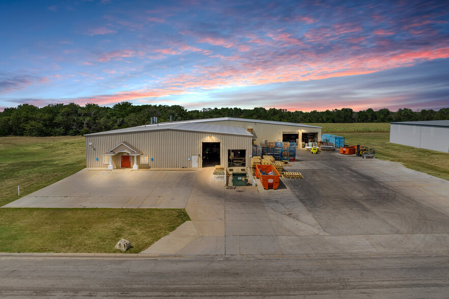 1800 SE 9th St, Newton, KS for sale - Building Photo - Image 1 of 34