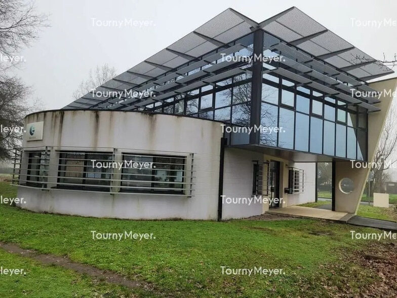 Office in Pauillac for sale - Building Photo - Image 2 of 8