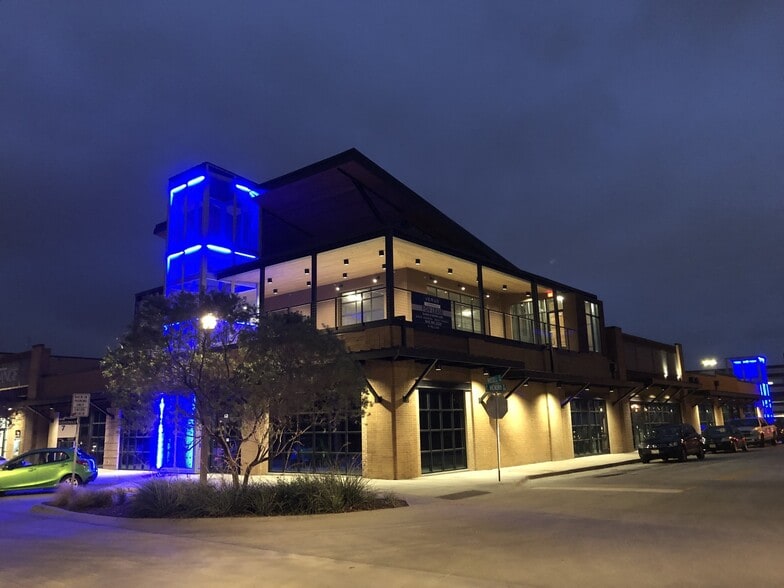 314 E Hickory St, Denton, TX for lease - Building Photo - Image 2 of 17