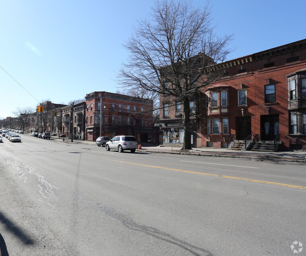 560 Madison Ave, Albany, NY 12208