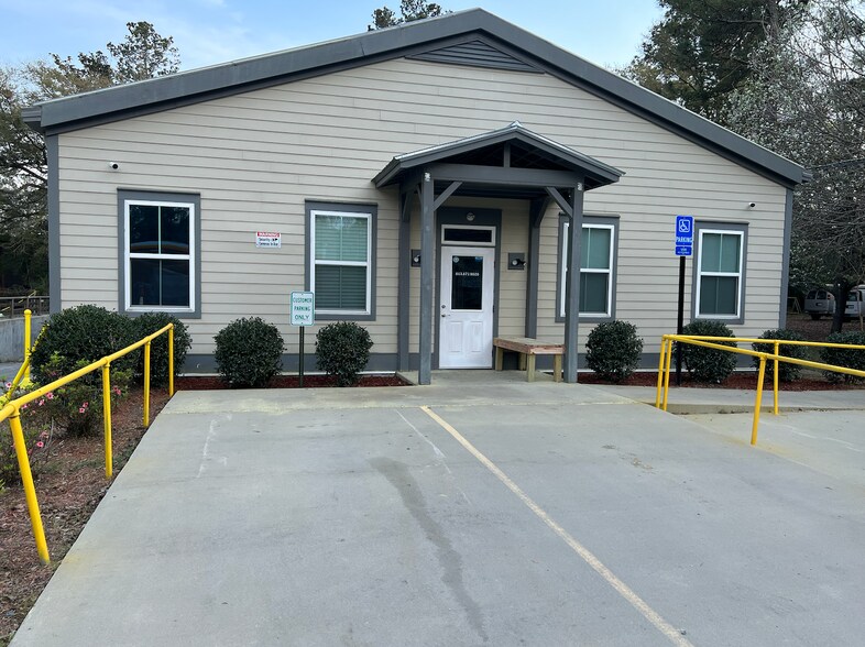 607 Boone Hill Rd, Summerville, SC 29483